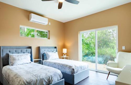 Thousand Oaks Casa | Cozy 2BR Home Mountain Views Pet Friendly