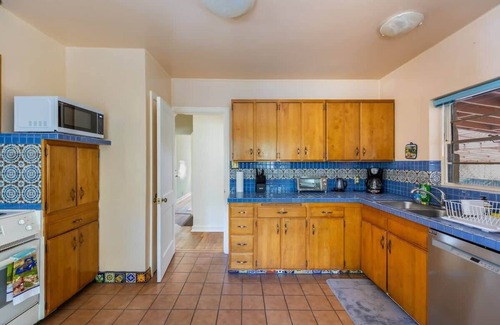 West University Casa | Cozy 2BR Home Near UNR with Large Deck & Parking