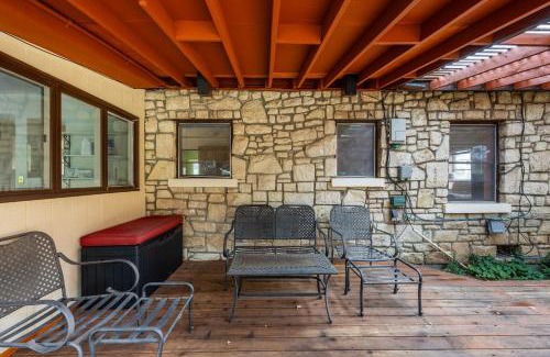 West University Casa | Cozy 2BR Home Near UNR with Large Deck & Parking