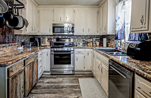 Rapid City Casa | Cozy 2BR Home with Fireplace! — 3 min from Downtown — Pet Friendly!