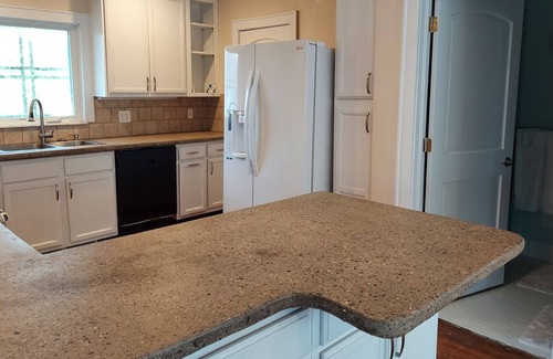 Hilltop Casa | Cozy 2BR House in Quaint Neighborhood, Minutes from Downtown