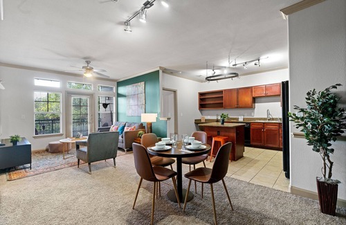 McNeil Apartamento | Cozy 2BR in Champion City Park 4253