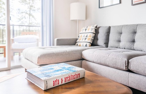 Redmond Apartamento | Cozy 2BR in Redmond, Rooftop + Pet-Friendly