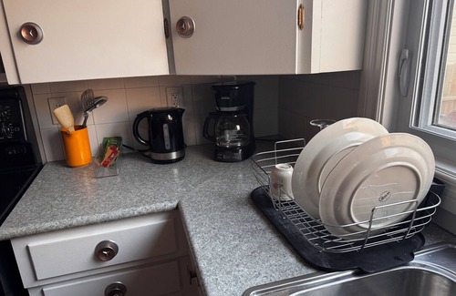 Winnipeg Casa | Cozy 2BR in Winnipeg. Near airport, food, transport. Your home away from home.