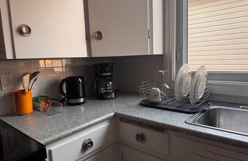Winnipeg Casa | Cozy 2BR in Winnipeg. Near airport, food, transport. Your home away from home.
