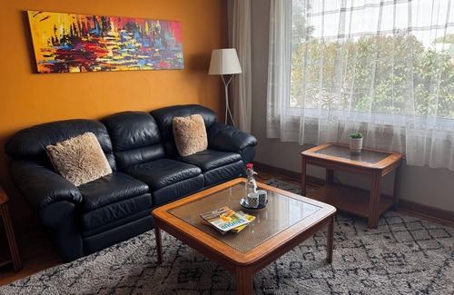 Winnipeg Casa | Cozy 2BR in Winnipeg. Near airport, food, transport. Your home away from home.
