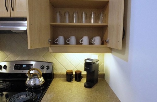 South London Casa | Cozy 2BR unit in London with 2-car Parking & Wi-Fi