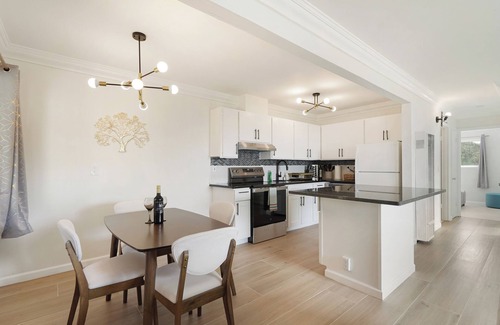 Pacifica Apartamento | Cozy 2BR Mountain View Private Deck