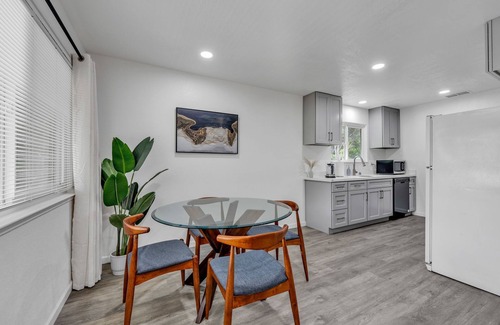 West San Jose Apartamento | Cozy 2BR near Santana, w fast Wi Fi