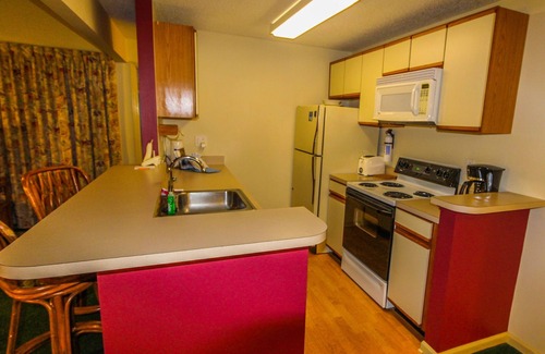 New Bern Apartamento | Cozy 2BR on Neuse River w/ Kitchen + Resort Perks