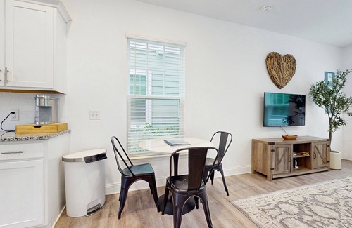 Goose Creek Casa | Cozy 2BR Pet Friendly Walkable Resort Cottage w/Pool Access