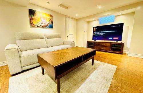 Brampton Apartamento | Cozy 2BR Retreat - Comfort & Convenience