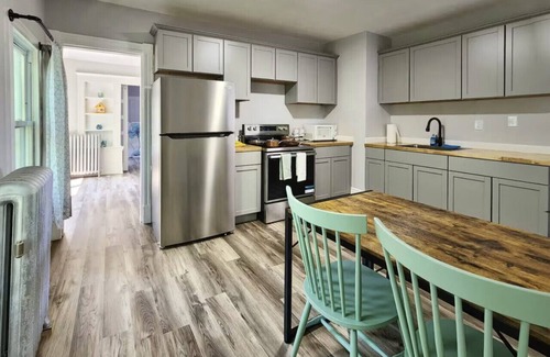Springfield Apartamento | Cozy 2BR Retreat Near Downtown Springfield