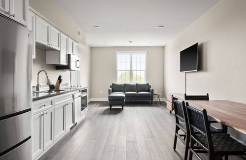 New Orleans Hotel | Cozy 2BR Suite in Historic Downtown NOLA