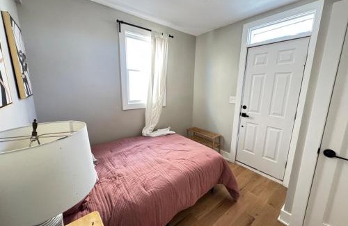 Northeast Apartamento | Cozy 2BR Updated Condo in DC