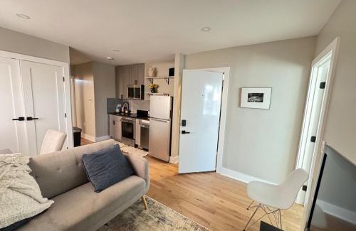 Northeast Apartamento | Cozy 2BR Updated Condo in DC