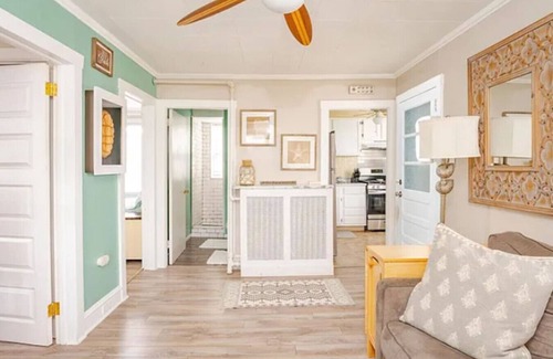 North End Apartamento | Cozy 2BR with Bunk Beds, Steps to Boardwalk