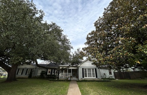 Dean Highland Casa | Cozy 3/2 Eclipse Headquarters!