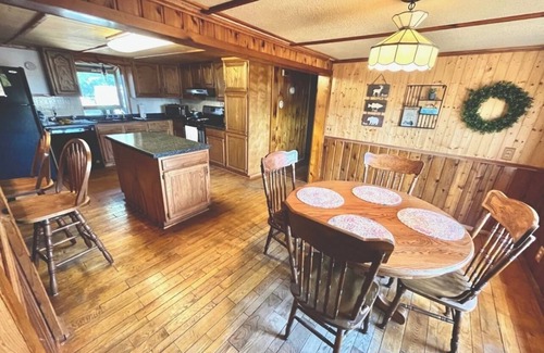 Minocqua Cabina | Cozy 3 b/r home w/ quick access to snowmobile trails in the beautiful Northwoods