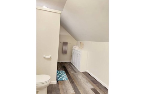 Amston Cabaña | Cozy 3 bd Cottage w/ access to private lake