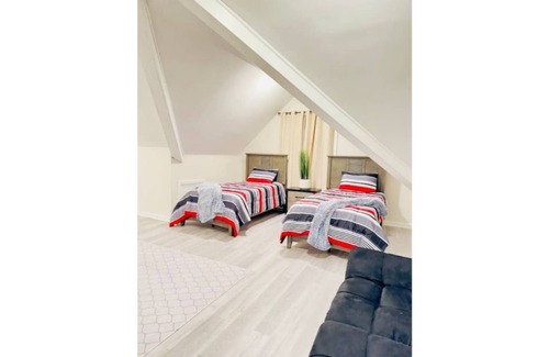 Amston Cabaña | Cozy 3 bd Cottage w/ access to private lake