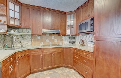 North Corals Casa | Cozy 3 bdr house is centrally located with heated pool