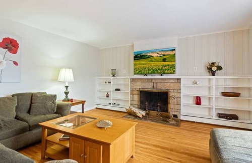 East Irondequoit Casa | Cozy 3-BDRM Ranch in Irondequoit