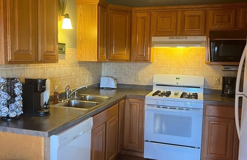 Warrens Cabina | Cozy 3 Bed 2 Bath Cabin located next to Three Bears Resort in Warrens Wisconsin