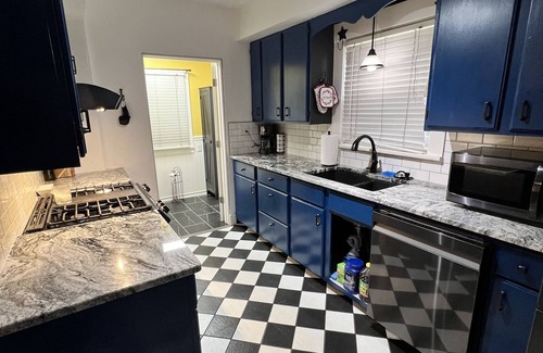 Canton Casa | Cozy 3 bed 2 bath full home retreat - located .5 miles from the HOFV