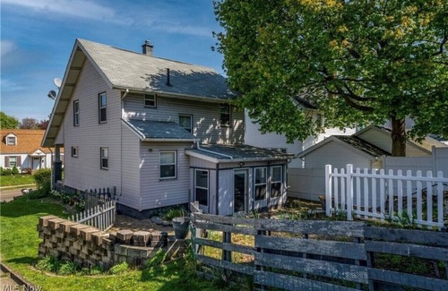 Canton Casa | Cozy 3 bed 2 bath full home retreat - located .5 miles from the HOFV