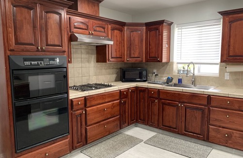 Fresno Casa | Cozy 3 bed/ 2 bath with a Brewery Feel Patio