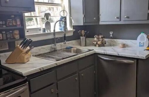 North Chesterfield Apartamento | Cozy 3 bed 2 bath , pet friendly home