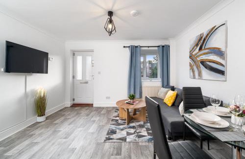 Rochester East Ward Casa | COZY 3 Bed House With Garden & Parking in Rochester, Kent Mins to Train Station, WiFi