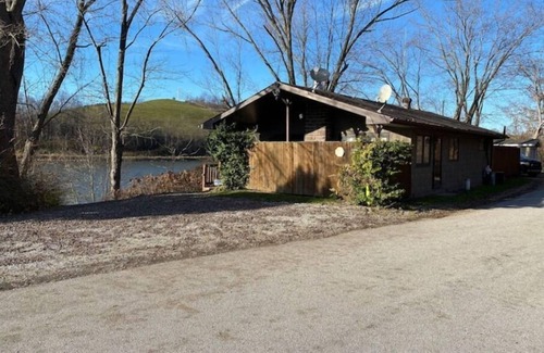 Scio Cabaña | Cozy 3-bed lakefront home with deck & fireplace