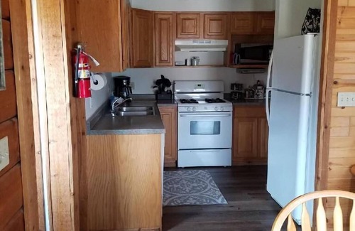 Warrens Cabina | Cozy 3 bedroom/2 bath cabin near 3 Bears Resort and Jellystone Park-Warrens, WI