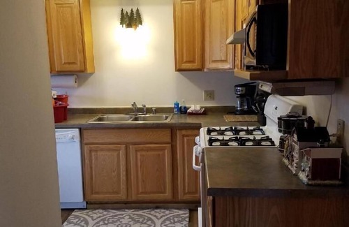 Warrens Cabina | Cozy 3 bedroom/2 bath cabin near 3 Bears Resort and Jellystone Park-Warrens, WI