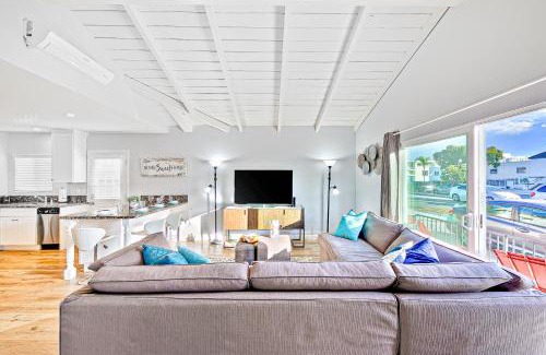 Balboa Peninsula Casa | Cozy 3 Bedroom Across from Playground on the Beach