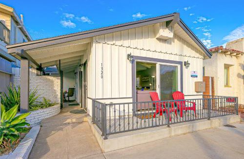 Balboa Peninsula Casa | Cozy 3 Bedroom Across from Playground on the Beach