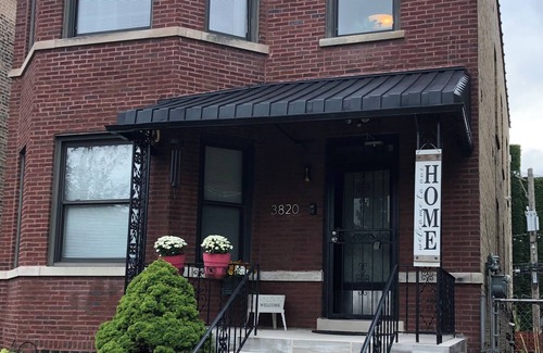Irving Park Apartamento | Cozy 3-bedroom apartment in beautiful Old Irving Park, Chicago with AC, WiFi