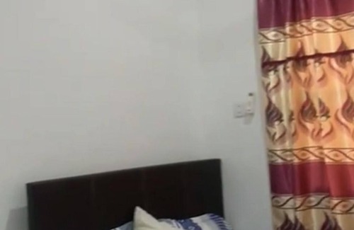 West Coast Division Casa | Cozy 3-bedroom bungalow with AC and WiFi in peaceful Jambanjelly