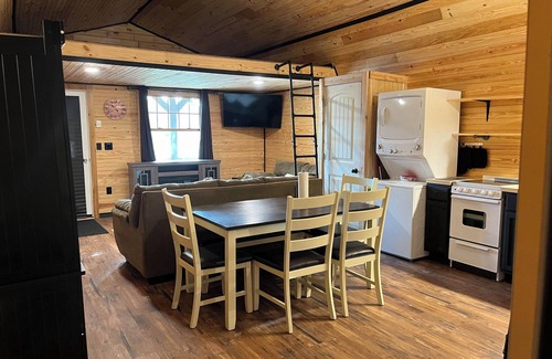 Douglass Cabina | Cozy 3-bedroom cabin in serene Douglass with WiFi, AC