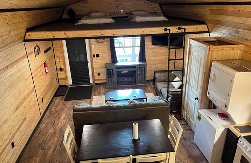 Douglass Cabina | Cozy 3-bedroom cabin in serene Douglass with WiFi, AC