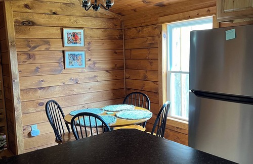 Scott Cabina | Cozy 3-bedroom cabin in charming Homer with WiFi, AC