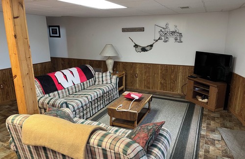 Waupaca Cabina | Cozy 3-bedroom cabin in adorable Waupaca with amazing lake view and sand beach