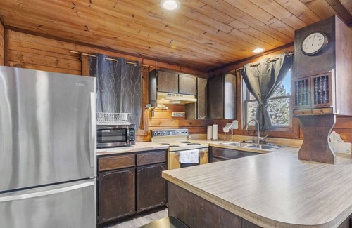 Worley Cabina | Cozy 3-bedroom cabin in fabulous Worley with AC, WiFi, and a game room.