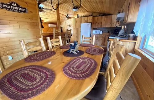 Hayward Cabina | Cozy 3-Bedroom Cabin on 6 acres in the woods. Minutes from lakes & trails!