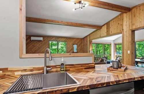 Cumberland Cabina | Cozy 3-bedroom cabin on beautiful Sand Lake in lovely Cumberland, WI.