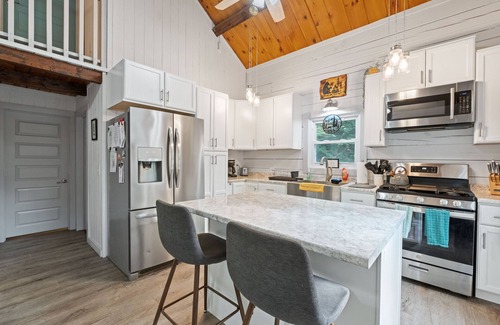 Bath Cabina | Cozy 3-bedroom Cabin in gorgeous White Mountains with WiFi, AC