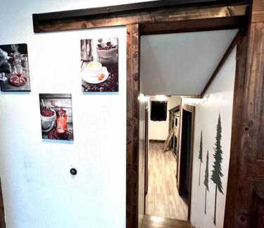 Kingston Casa | Cozy 3 Bedroom Cabin with Patio, Kids' Playground, and Large Grill