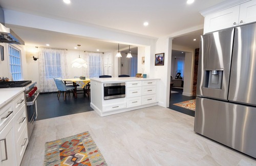 South Dartmouth Casa | Cozy 3-Bedroom Cape near Beach and Padanaram